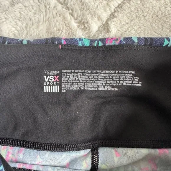 Victoria's Secret VSX SPORT | "Mayan Temple" Knockout Leggings | Size Medium - Picture 6 of 10